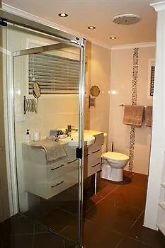 Arabella Guesthouse Alexandra Headland Bed & Breakfast
